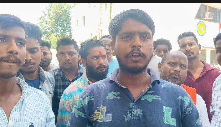 भाजपा नेता के भतीजे ने स्कूटी सवार दो युवकों को मारी टक्कर गंभीर रूप से घायल